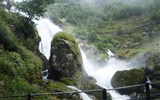 Norsko, zlatá cesta severu letecky 2023 - Norsko - vodopády Klievafossen na řece Briksdalselva.