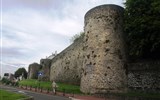 Boulogne - Francie - Pikardie - Boulogne-sur-Mer, hrad a hradby dal postavit 1227-31 Phillipe Hurepel, stojí na základech starých římských hradeb