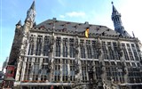 Cáchy - Německo - Cáchy, radnice, po požáru 1656 přestavěna barokně 1727-32, regotizovaná v 19.století