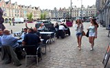 Arras - Francie - Pikardie - Arras, pohoda na náměstí Place des Heros (také nazýváno Petit Place)