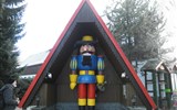 Seiffen a advent na Stříbrné stezce - Německo - Seiffen - trochu větší dřevěná figurka