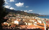 Cefalú - Itálie - Sicílie - pohled na město a záliv trochu z nadhledu