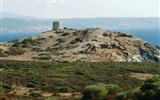 Bosa - Itálie - Sardinie - strážní věž Torre Argentina na pobřeží u Bosy proti nájezdům arabských pirátů
