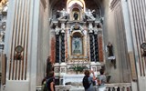 Bosa - Itálie - Sardinie - Bosa, katedrála, kaple v transeptu zasvěcená Madonně Bonaria