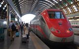 Milano, Turín, Janov a Cinque Terre letecky a rychlovlakem 2023 - Itálie - vlak Eurostar na nádraží