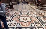 Duomo di Milano - Itálie - Milán - dóm, podlaha z mramorů různých barev, 1584, Pellegrino Tibaldi