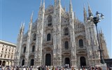 Duomo di Milano - Itálie - Milán - dóm, největší gotická katedrála na světě, 1386-1577, ale úplně dokončena až 1858, fasáda návrh 1580 Pellegrino Tibaldi