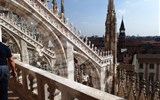 Duomo di Milano - Itálie - Milán - na střeše katedrály, v lese věžiček a fiál, mezi nebem a zemí