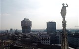 Milán - Itálie - Milán - ze střechy katedrály, vlevo výšková budova Torre Velasca, 1954, G.Boniti a kol.
