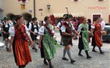 Slavnost a pohoda v NP Berchtesgaden a Orlí hnízdo 2022 - Německo - Berchtesgaden - letní slavnost, každá skupina má jiný kroj