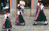 Folklórní slavnosti - Německo - Berchtesgaden, princezny v krojích