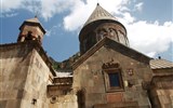 Daleké země a exotika - Arménie - klášter Geghard, jižní průčelí kostela Katoghiken, 1215