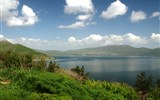 Daleké země a exotika - Arménie - jezero Sevan, 10% vody odtéká, 90% se odpařuje