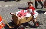 Jízda králů ve Vlčnově a UNESCO 2021 - Česká republika - Slovácko - Vlčnov, Jízda králů je pro nejmladší generaci přece jen náročná