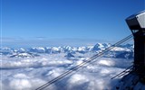 Švýcarsko, nočním vlakem do Curychu, eurovíkend Luzern 2021 - Švýcarsko - zimní Pilatus, horní stanice lanovky Dragon Ride a vzadu Bernské Alpy