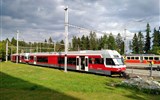 Do Tater komfortně po železnici - Slovensko - moderní vozy TEŽ (Tatranská el. železnice, jde o el. jednotky řady 425.95 vyrobené ve Vrútkách 2000-2 ve švýcarské licenci (foto L.Zedníček)