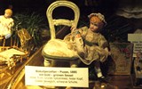 Muzeum Vánoc - Rakousko - Steyr - Weihnachtsmuzeum, 200 historických pokojíčků pro panenky, tyhle  z roku 1885