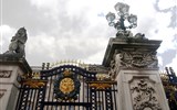 Buckinghamský palác - Anglie - Londýn - Buckinghamský palác obklopuje krásná kovaná mříž