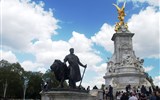 Buckinghamský palác - Anglie - Londýn - Victoria Memorial před Buckinghamským palácem, 1911 na pamět královny Viktorie