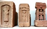 Mozia - Itálie - Sicílie - Mozia, stély z konce 6.st.př.n.l., vlevo věnovaná Baalovi Hamonovi, vpravo Himilkatovi