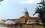Mozia - Itálie - Sicílie - Mozia, starý solný mlýn v Stagnone Lagoon
