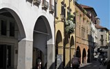 Padova - Itálie - Padova - ulice jsou plné podloubí, které bylo ve středověku často kolejí pro studenty (Wiki-A.Rouille)