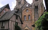 Zelený ráj Francie, kaňony, víno a památky UNESCO 2022 - Francie - Conques - opatství Abbaye de Ste-Foy, 1041-82, dokončováno až 1120, románské, klenba přestavěna v 15.století po zhroucení kupole