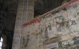 Conques - Francie - Conques, fresky v kostele z 15.století, zobrazují utrpení sv. Foye
