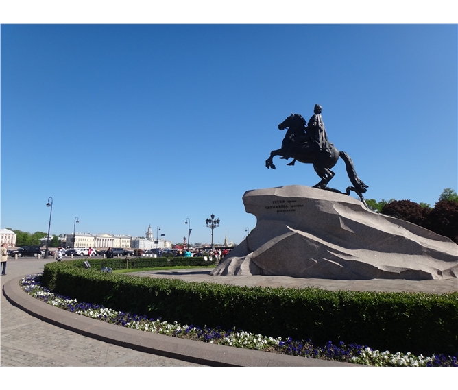 Petrohrad, poklad na Něvě, Ermitáž, Zlatá komnata 2021 - Rusko - Petrohrad - památník Petra I, 1782, E.Falconet, na kameni z Karélie ve tvaru mořské vlny, 1.600 tun