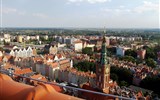 Gdaňsk - Polsko 201 - Gdaňsk, vpravo věž staré radnice a fronta domů na Dlugim Targu