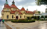 Sopoty - Polsko - Sopoty, Balneologické oddělení, postaveno 1903, nad vchodem sochy tritona a mořské panny