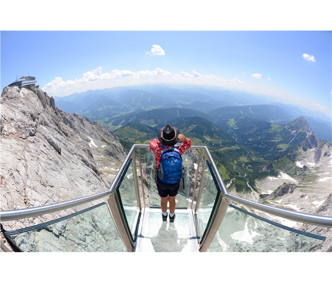 Nejkrásnější vrcholy Solné komory a Dachstein 2021 - Rakousko - Dachstein, i takouvouhle vyhlídku tu můžete zažít (foto Rak. turistická centrála - G.Wolf)