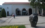 Slavnost růží v Badenu a Schloss Hof 2020 - Baden - klasicistní budova lázní