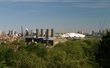 Greenwich - Anglie - Londýn - Greenwich, pohled od observatoře, vlevo Greenwich Power Station, vpravo Millenium Dome