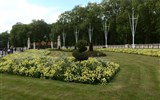 Buckinghamský palác - Anglie - Londýn - součástí Victoria Memorial jsou i Memorial Garden navržené A.Webbem