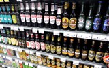 Varšava - Polsko  - Varšava, i v Polsku se vyrábí řada značek piva, a slušných, ale na regálech nesmí chybět české pivo