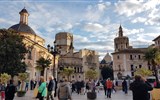 Valencie, perla Costa Azahar, přírodní parky 2022 - Španělsko - Valencie - náměstí před katedrálou
