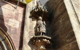 Forchheim - Německo - Forchheim, sv.Martin, jedna ze soch na fasádě, kol 1360