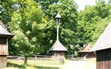 Zámky, památky UNESCO a přírodní krásy Moravy 2023 - Česká republika - Rožnov n.R. - Valašské muzeum, jedna z několika zvoniček (foto C.Čejpa)