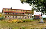 Krajem Žítkovských Bohyní a Bílé Karpaty - Česká republika - Kopanice - hotelu nabízí s sportovní vyžití - hřiště