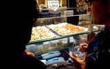 tapas - Španělsko -  Madrid, Mercado de San Micuel, tapas ve všech chutích i formách