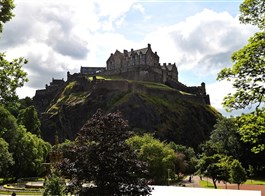 Edinburgh, letecký eurovíkend, opatství na řece Tweed, Rosllynská kaple a krásy Skotské vysočiny 2023  Velká Británie - Skotsko - Edinburgh - hrad