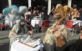 Karenvaly a čarodějnice - Itálie - tálie - Benátky - i karnevalové masky si rády dají kafíčko