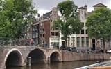 Holandsko, Velikonoce v zemi tulipánů 2023 - Holandsko - Amsterodam - krása štítových kupeckých domů podle grachtů