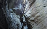 Trümmelbašské vodopády - Švýcarsko - vodopády vznikly ve vemi hluboké, mírně rozšířenou puklinu v masivu