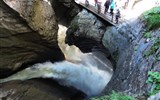 Trümmelbašské vodopády - Švýcarsko - Trümmelbachfälle, voda stéká do soutěsky z 24 km2 povrchu