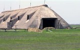 Maďarsko - Maďarsko - NP Hortobágy - pusta je rovina kam oko dohlédne, a proto i stodoly musejí mít mohutné hromosvody