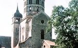 Umění, výstavy a architektura - Francie - Francie - Burgundsko - Cluny, věž Clocher de l´Eau Benite, jediná zachovalá věž kostela sv.Petra a Pavla
