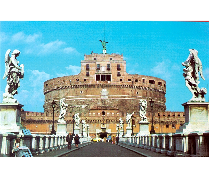 Řím, věčné město 2023 - Itálie - Řím - Andělský hrad, původně rodinné mauzoleum císaře Hadriána, post 135-9, později papežská pevnost a vězení