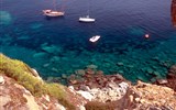 Provence a krásy Azurového pobřeží letecky 2022 - Francie - Azurové pobřeží - skály a čiré a teplé moře